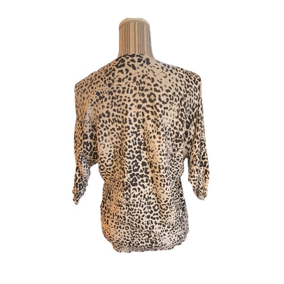 Dana Buchman, Women’s Short Sleeve sweater top, Animal Print, size M - Picture 2 of 2